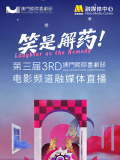 美女被按在床上操